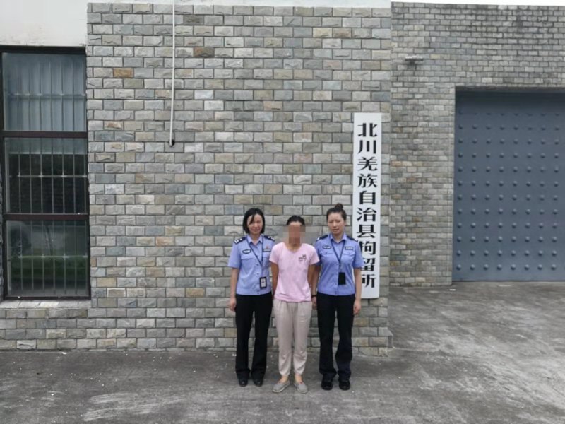 微信群辱骂警察 刚出拘留所又进看守所