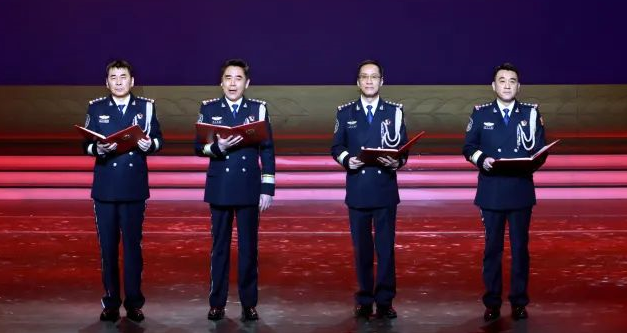 2021新式警察礼服成龙,王一博穿上演绎警察新形象(图)